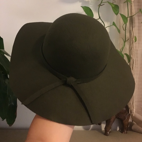 Green hat - Picture 2 of 3